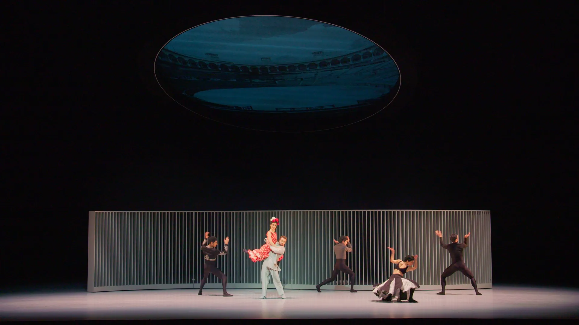 BALETTI: JOUTSENLAMPI (Semperoper ballet / Tshaikovski)