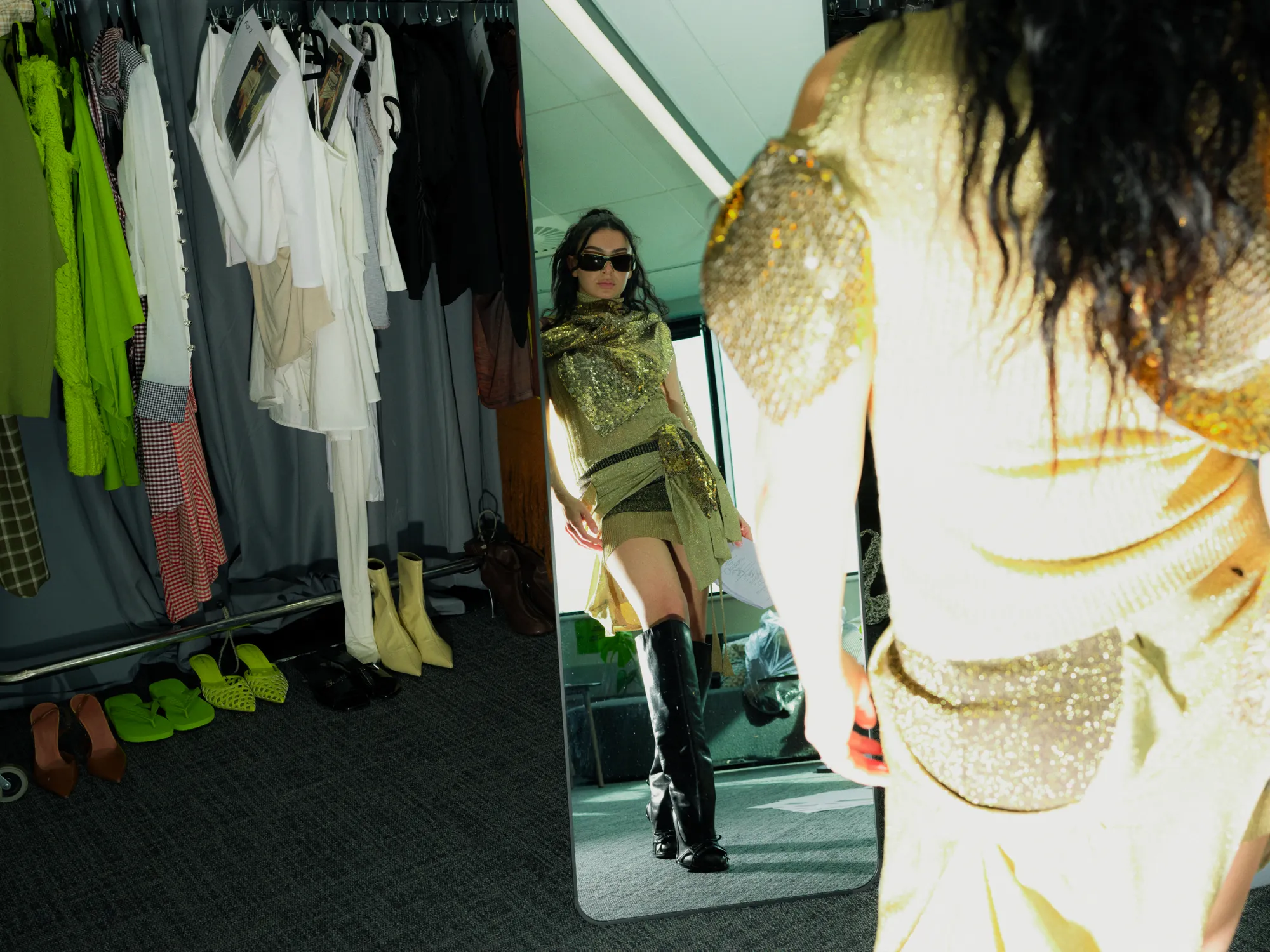 The Moment - YKSITTÄISNÄYTÖS