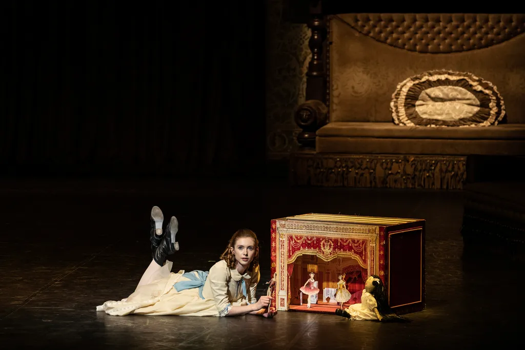 Baletti: Pähkinänsärkijä (Hamburg ballett / Tshaikovski)
