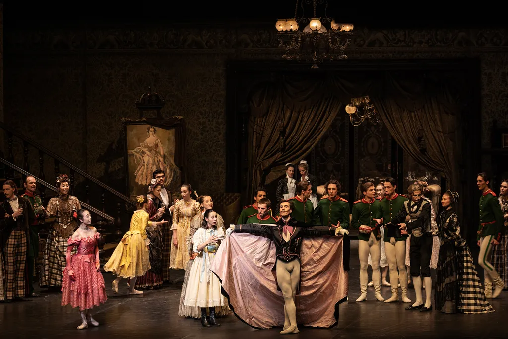 Baletti: Pähkinänsärkijä (Hamburg ballett / Tshaikovski)
