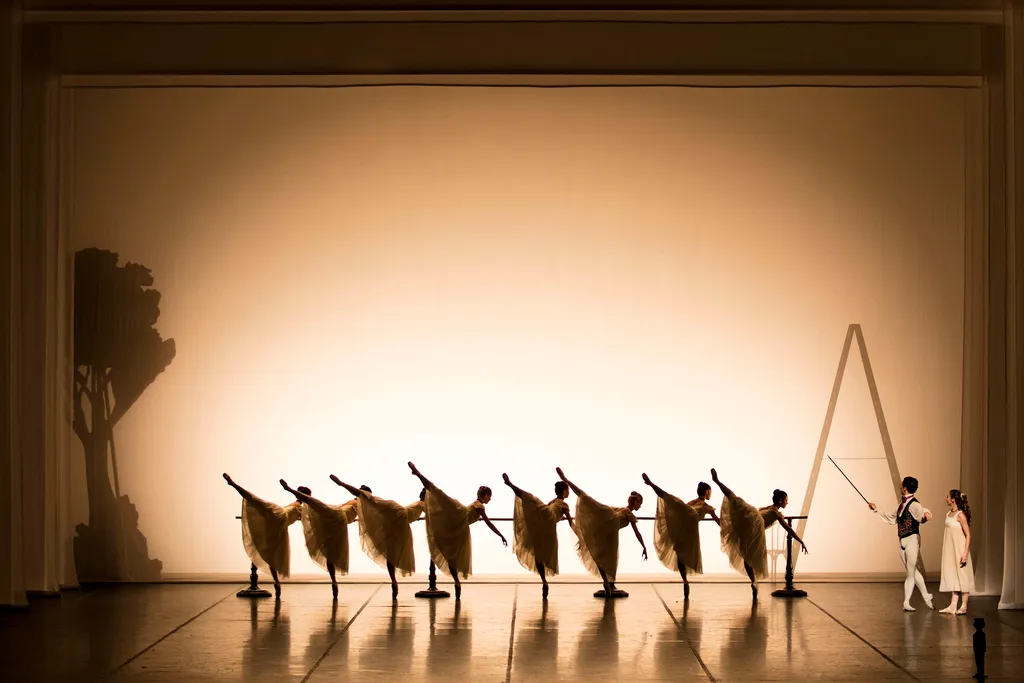 Baletti: Pähkinänsärkijä (Hamburg ballett / Tshaikovski)