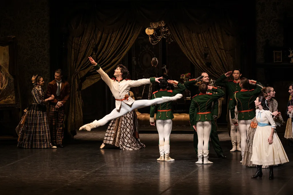 Baletti: Pähkinänsärkijä (Hamburg ballett / Tshaikovski)