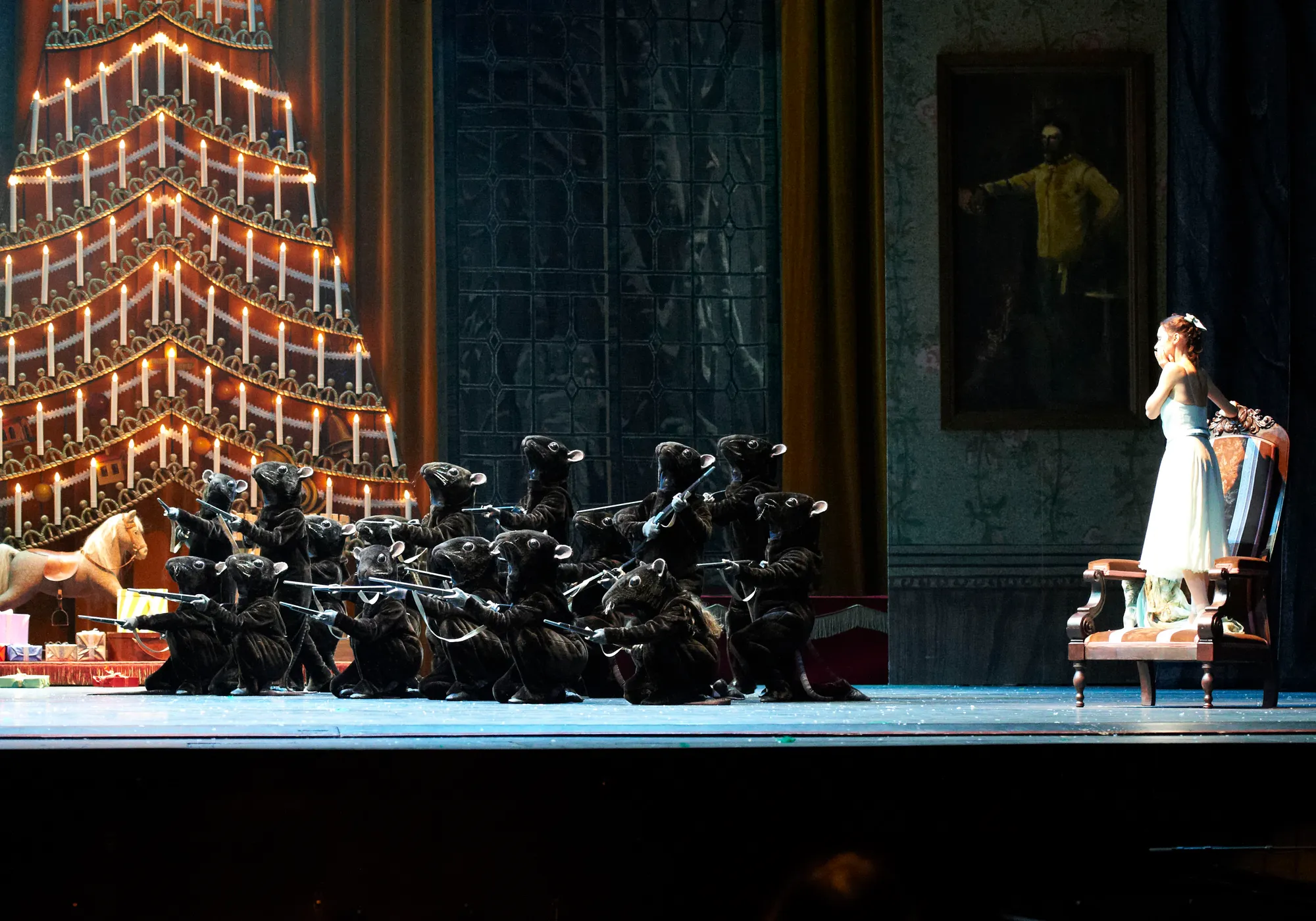 Baletti: PÄHKINÄNSÄRKIJÄ (Wiener staatsballet / Tshaikovski)