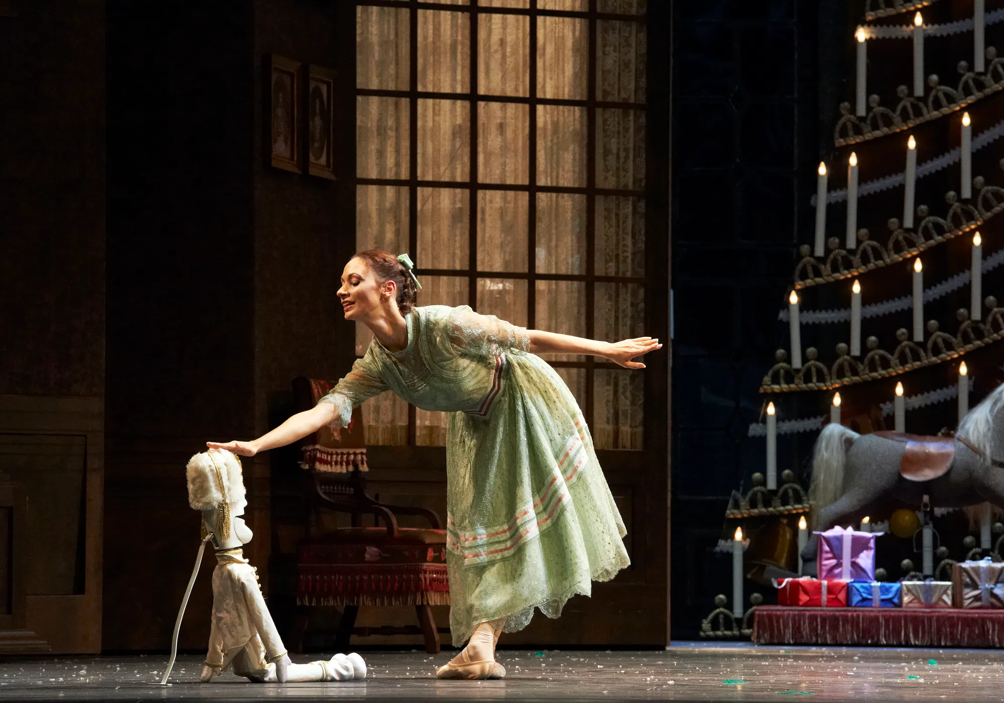 Baletti: PÄHKINÄNSÄRKIJÄ (Wiener staatsballet / Tshaikovski)