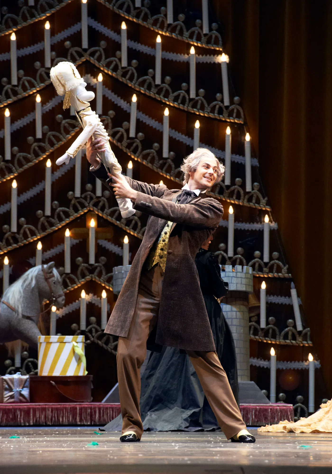 Baletti: PÄHKINÄNSÄRKIJÄ (Wiener staatsballet / Tshaikovski)