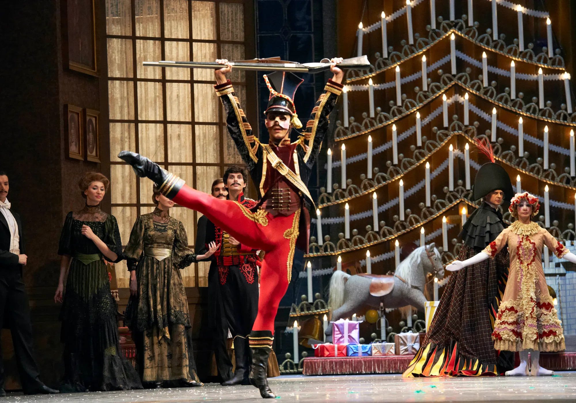 Baletti: PÄHKINÄNSÄRKIJÄ (Wiener staatsballet / Tshaikovski)