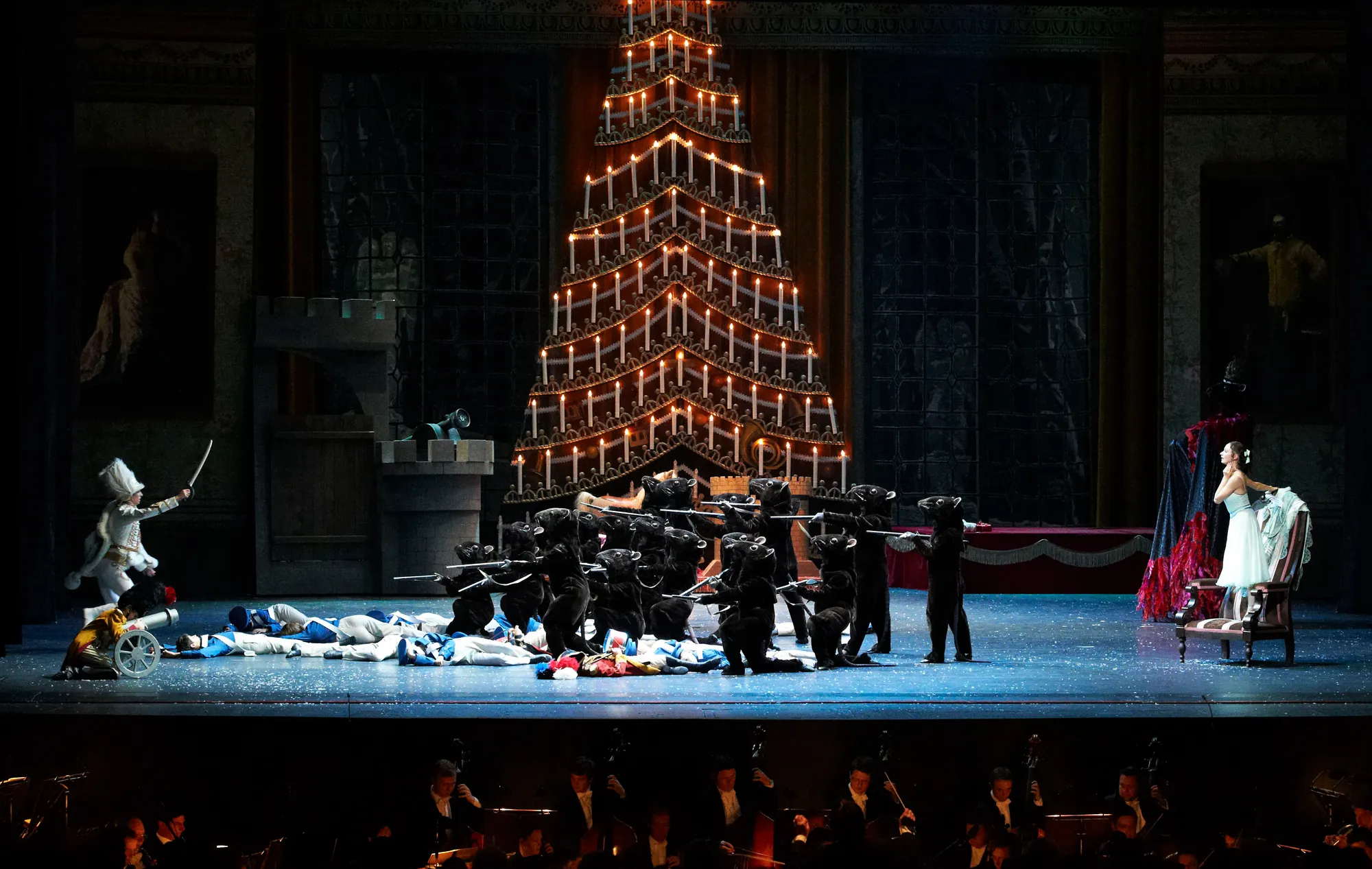 Baletti: PÄHKINÄNSÄRKIJÄ (Wiener staatsballet / Tshaikovski)